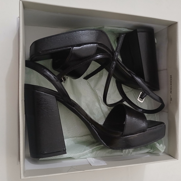 BP. Black Platform Sandals - Picture 4 of 4